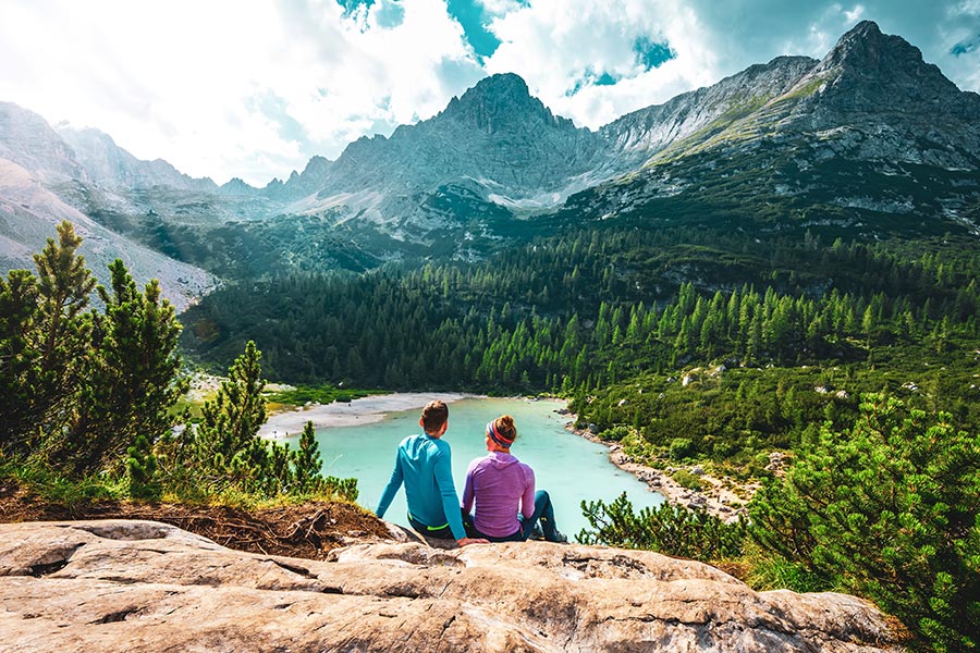 Италия: озеро в горном массиве Сораписс в Доломитовых Альпах, провинция Беллуно
