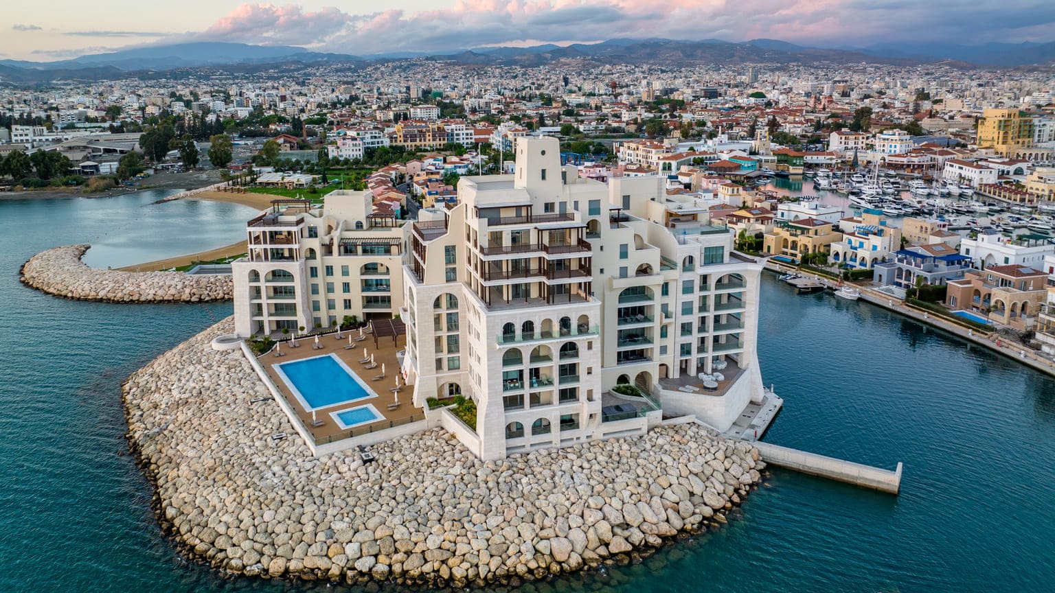 ВНЖ на Кипре: все способы получить вид на жительство