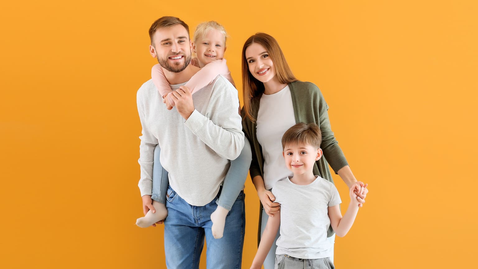 Золотая виза в&nbsp;ОАЭ для&nbsp;предпринима­теля из&nbsp;России: как&nbsp;оптимизировать налоги и&nbsp;жить с&nbsp;семьей у&nbsp;моря