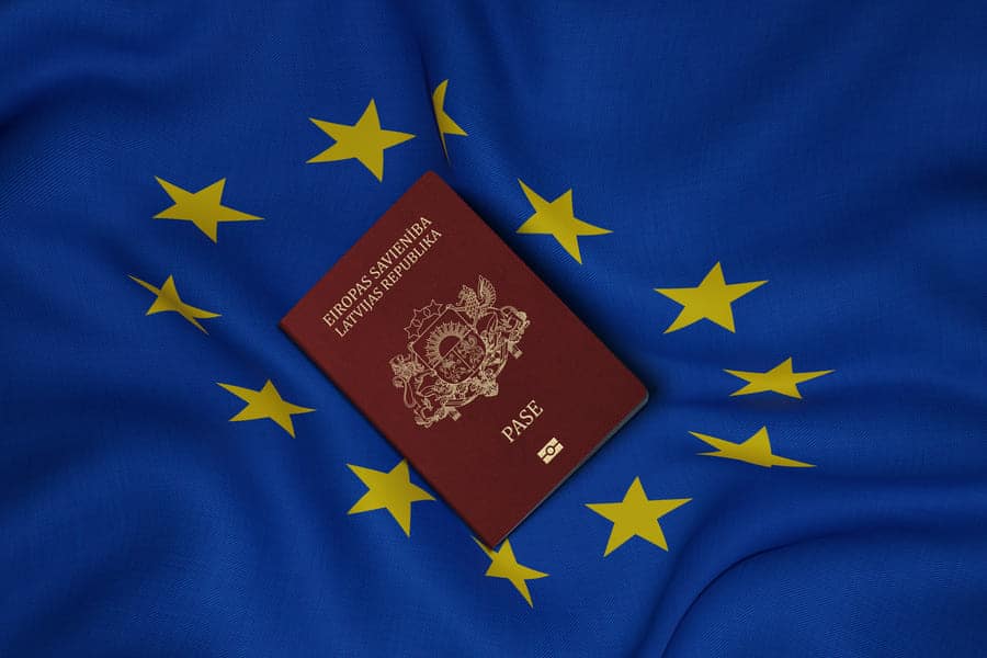 Как получить ВНЖ и гражданство Латвии