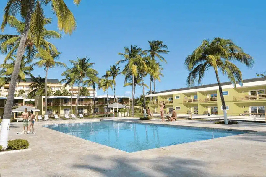 A share in a villa and apartments in a hotel complex