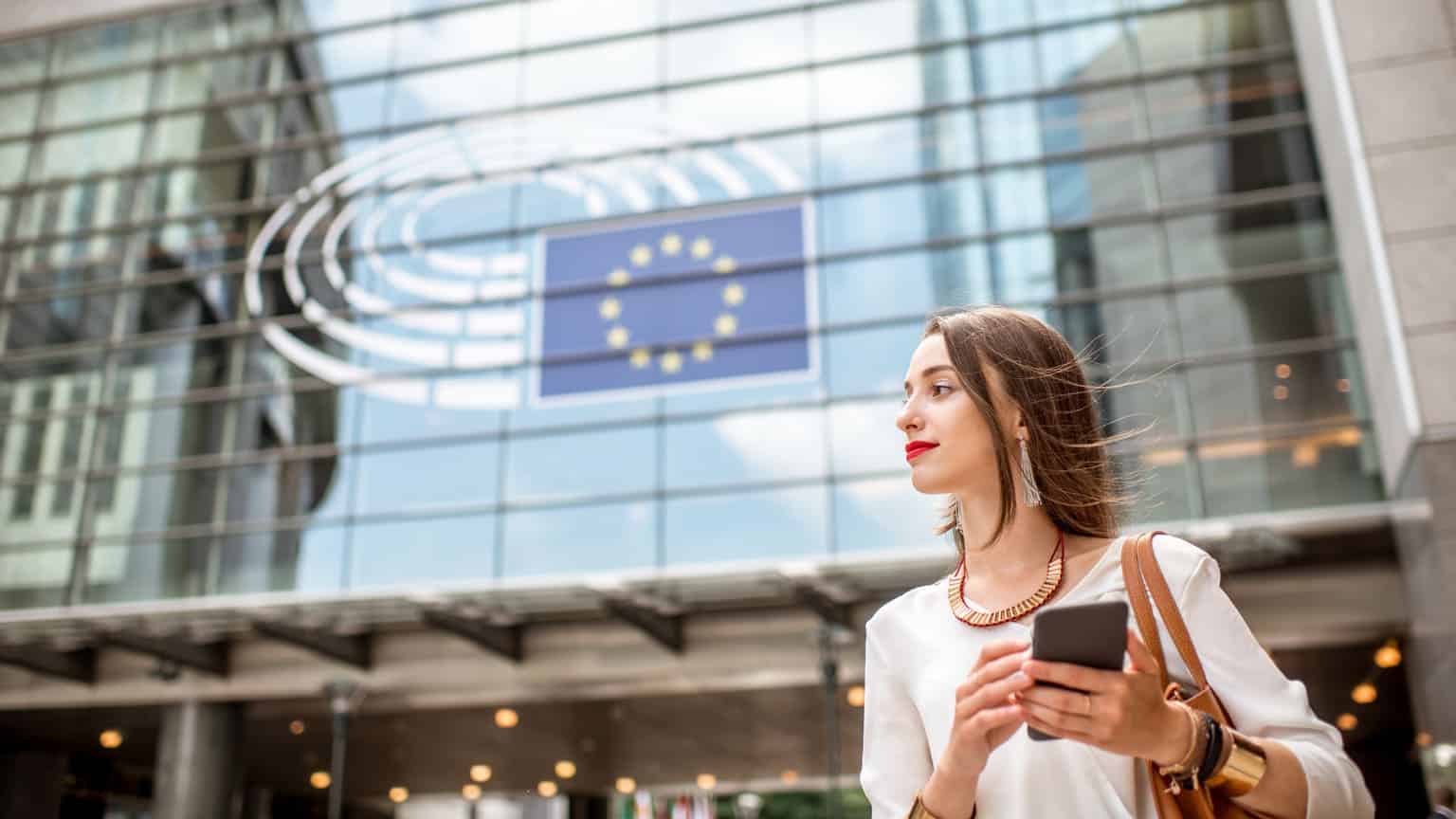 Греция и Италия упростили выдачу голубой карты ЕС: что изменилось