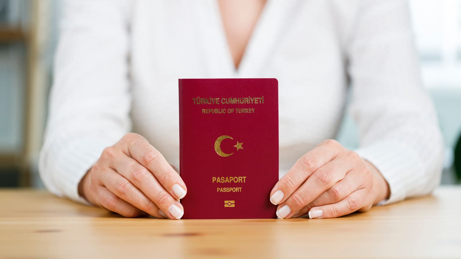 «Золотой паспорт»: в&nbsp;каких странах россиянам выдают гражданство за&nbsp;инвестиции