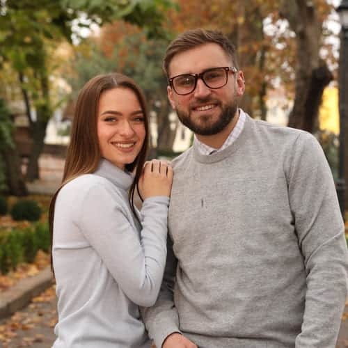 Антон с супругой