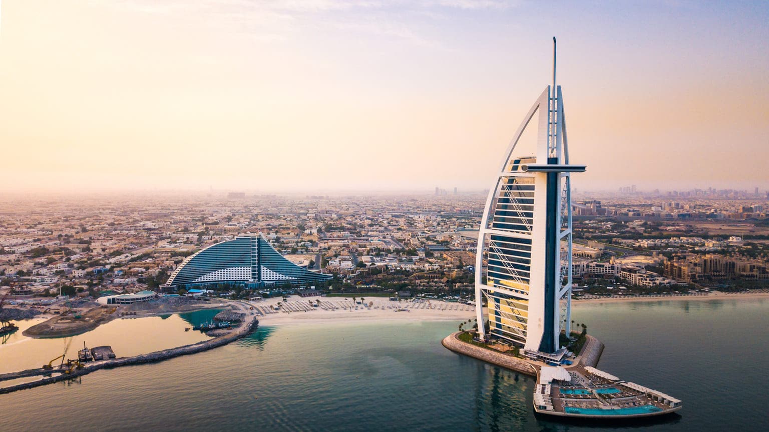 «Золотая виза» в&nbsp;ОАЭ: как&nbsp;получить ВНЖ за&nbsp;инвестиции