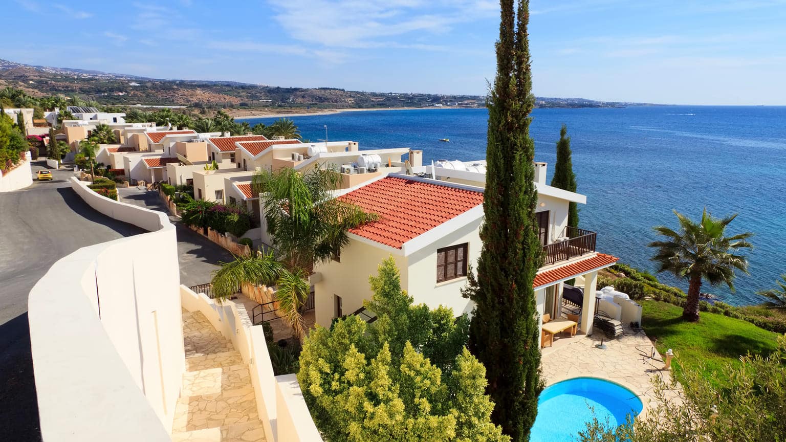 Недвижимость на&nbsp;Кипре у&nbsp;моря: цены, налоги и&nbsp;затраты на&nbsp;содержание