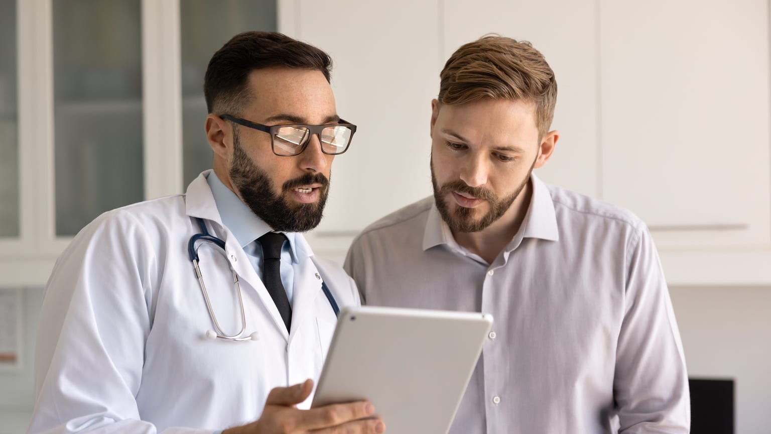 Медицинское страхование в Греции: как оформить страховой полис для золотой визы в Грецию